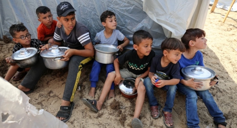  13طفلا يستشهد في غزة نتيجة الجوع