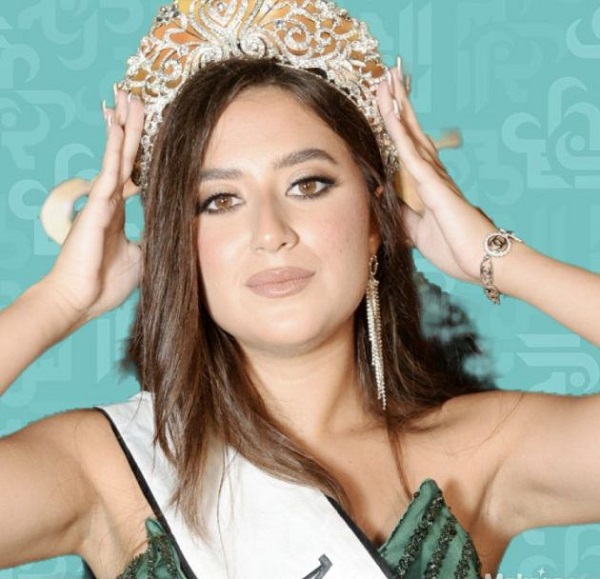  شاهد شجاعة ملكة جمال مصر وهي تزيل مكياجها على الهواء (فيديو)