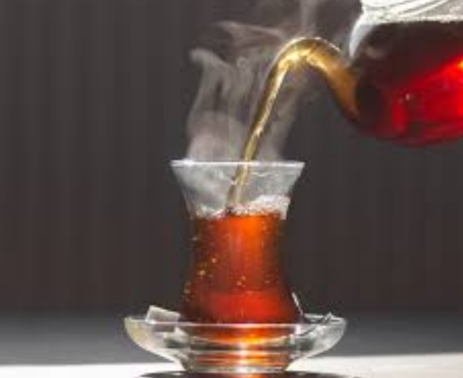 رغم الشاي المشروب الاكثر استهلاكا الا انه الافراط فيه له مخاطر