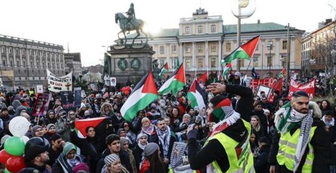 محتجون يتظاهرون على مشاركة إسرائيل في مسابقة "يوروفيجن" بالسويد
