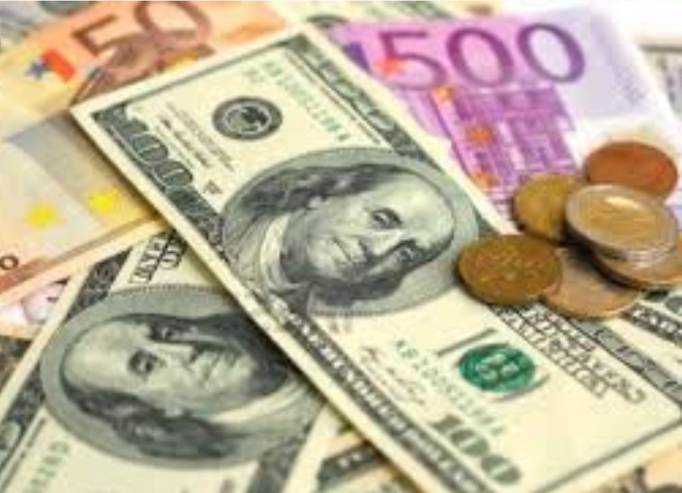 انهيار جنوني للريال اليمني امام العملات الاجنبية وسط استياء كبير للمواطنين