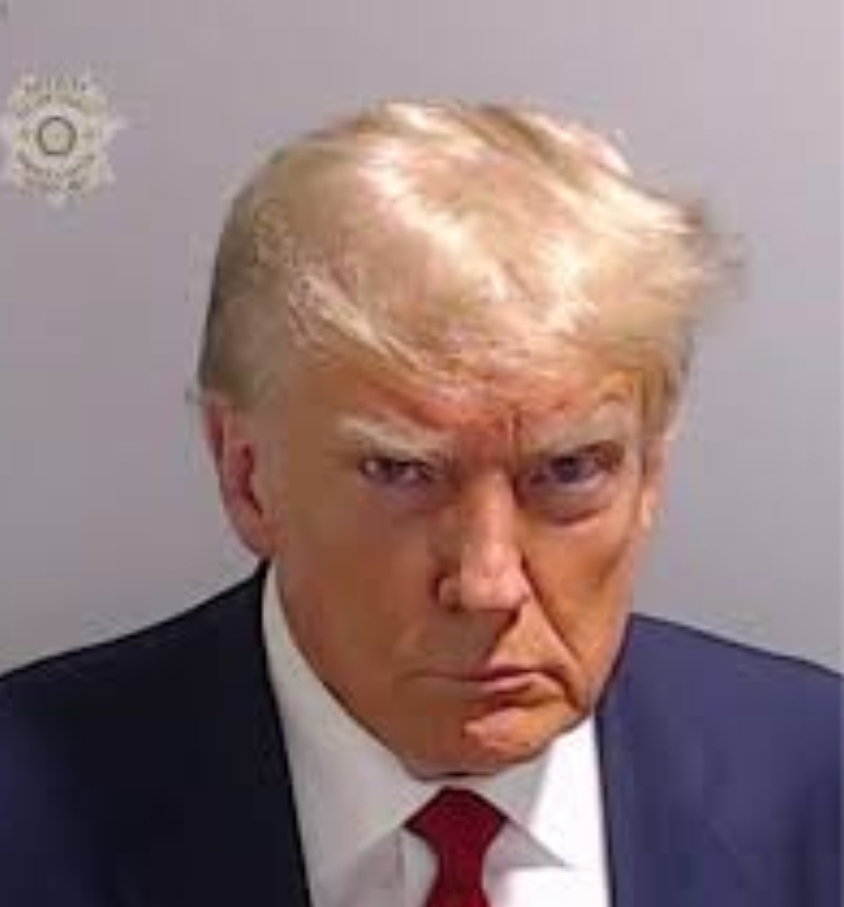 مجددا ترامب يتعهد في حال فوزه بالانتخابات بمنع دخول مواطني 7 دول عربية منها اليمن الى اميركا