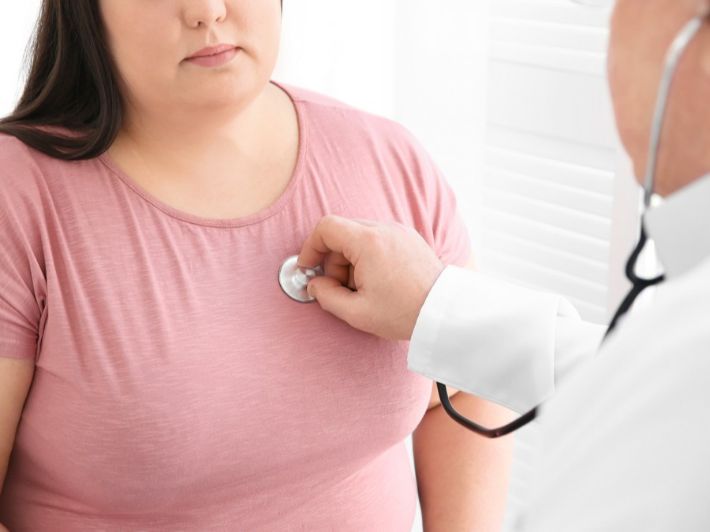 اعراض ارتفاع مستوى الكورتيزول في جسمك واسبابه