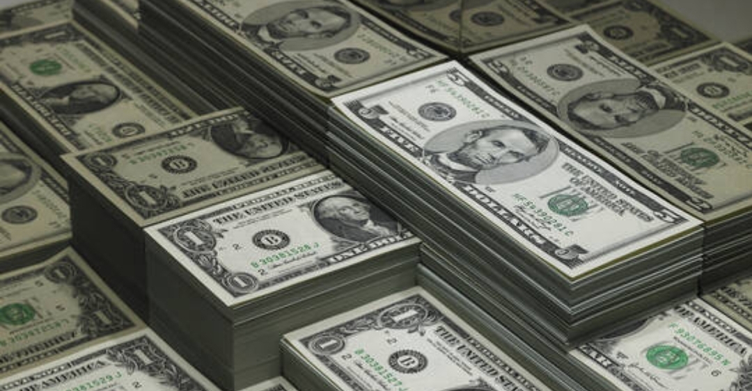 تراجع مستمر أسعار صرف العملات الأجنبية أمام الريال اليمني اليوم الخميس 19 سبتمبر 2024م