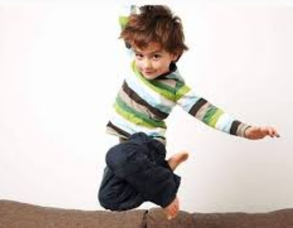  5 علامات نكشف عن معاناة طفلك من فرط الحركة