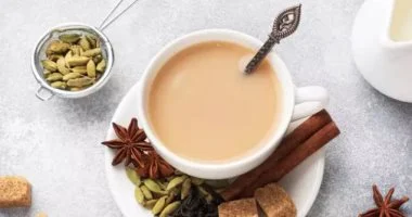 اضراره ستجعلك تتوقف عن شرب الشاي بالحليب في الصباح
